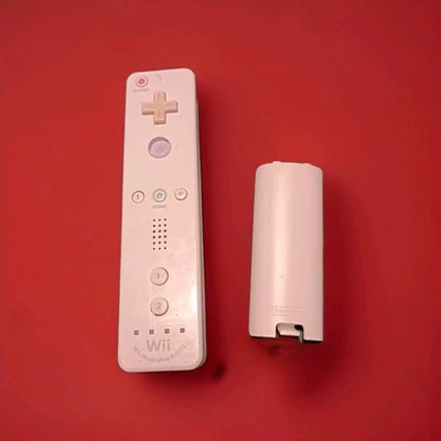Nintendo Wii Remote For Parts Only -with Battery Cover No Power Corrosion Read - Image 1 of 3