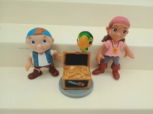 Disney Jake und die Nimmerland Piraten Cubby, Izzy und Schatztruhe  - Bild 1 von 2