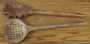 2- Primitive 13" Crofton Holz Sieblöffel - Bild 1 von 2