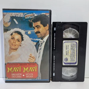 DRAMA TURKISH VHS TAPE Mavi Mavi 1985 GREEK SUBS PAL Hülya Avsar - Imagen 1 de 4