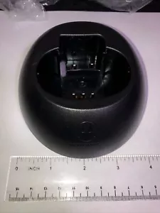 Taza base de carga Motorola NNTN4019 XTN totalmente nueva en bolsa radio OEM cargador de 10 horas - Imagen 1 de 11