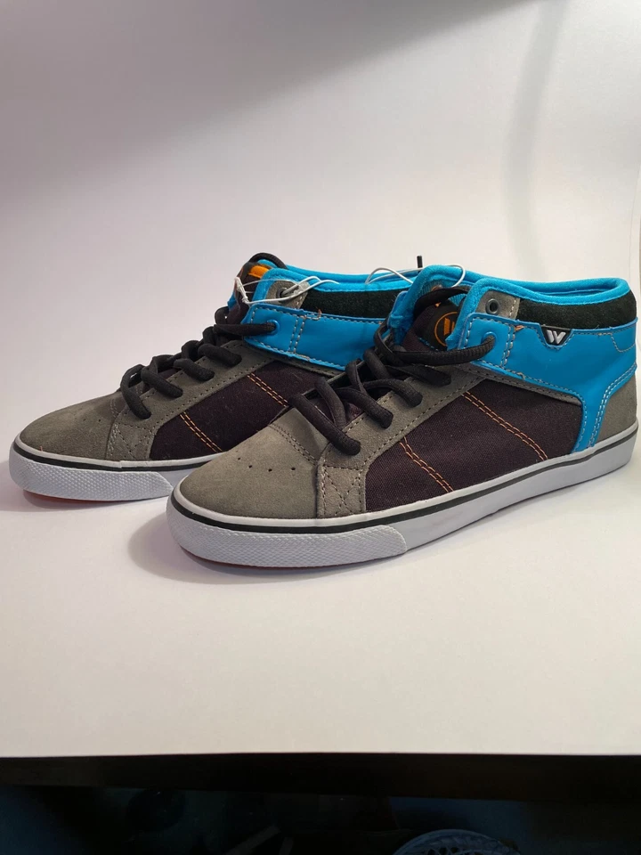 Nuevo Shaun Blanco Zapatos de Patinaje Gamuza Lona Niños Niños Talla 5 Azul y Gris Foto 1 de 4