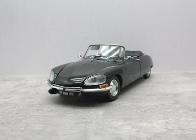 Coche modelo diecast Sun Star Platinum 1/18 Citroën DS21 Cabriolet negro 1969 Foto 1 de 4