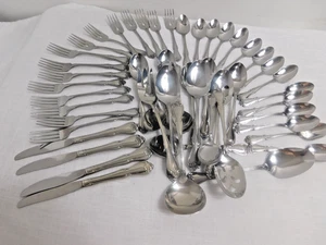 H7 - Oneida 1881 Rogers Arbor Rose / True Rose Stainless Flatware 52pc Lot - Picture 1 of 8