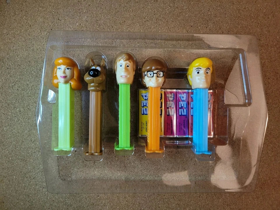 JUEGO DE 5 DISPENSADORES PEZ PEZ SCOODY DOO PEZ  Foto 1 de 1