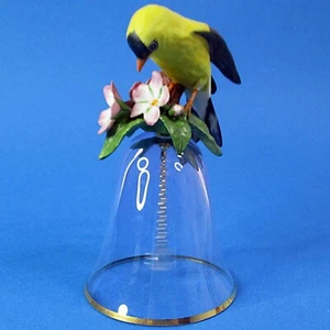 Franklin Mint - Lead Crystal Glass Bell 24K Gold Rim - Porcelain Goldfinch 14cm - Picture 1 of 4
