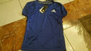 Neu mit Etikett $ 25 Jungen Adidas Fußball Oberteil T-Shirt Größe L blau - Bild 1 von 3