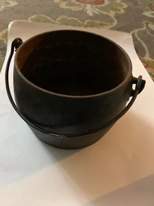 Vintage Marietta PA. Cast Iron Bean Pot With Handle - Picture 1 of 17