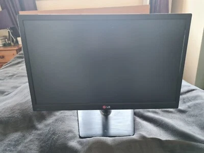 LG FLATRON Full HD 1080p LED 22" Monitor VGA + HDMI Converter EU Plug - Image 1 of 4