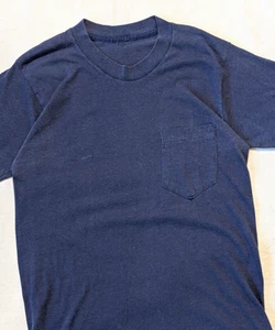 T-shirt uomo vintage anni 70 blu navy sbiadita vuota punto singolo cimosa tasca XS/SM - Foto 1 di 7