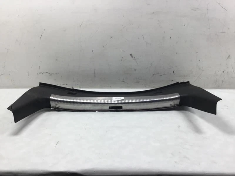 Volkswagen Jetta 2004 sedán alféizar del maletero placa de desgaste moldura OEM+ Foto 1 de 4