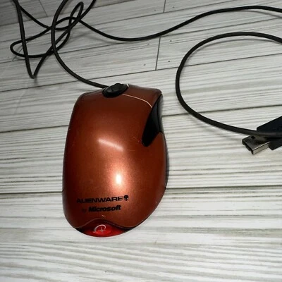 Mouse USB Alienware Intellimouse Explorer 3.0A naranja vintage de Microsoft Foto 1 de 4