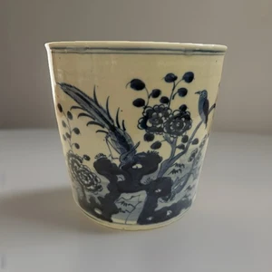 Attributed to Qing Dynasty – Chinese Blue & White Brush Pot – Bird & Plum Motif - Picture 1 of 8