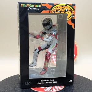 MINICHAMPS 1/12 Figurine Sitting Valentino Rossi MotoGP 2005 312050086 - Picture 1 of 3