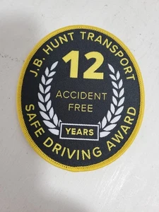 Neu JB Hunt 12 Jahre sicheres Fahren Auszeichnung Patch 3-1/2 x 3 kein Unfall kostenloser Versand  - Bild 1 von 3