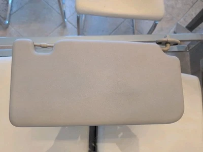 2002 a 2004 Honda Civic Sir OEM para-sol driver lateral cinza claro - Imagem 1 de 3