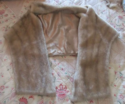 Capa chal estola de piel sintética vintage Regina Glenara tela de Glenoit Foto 1 de 4