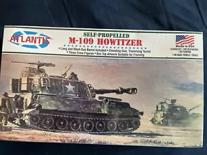 Atlantis Self Propelled M-109 Howitzer Tank Sealed Plastic Model 1/48 Scale - Picture 1 of 4