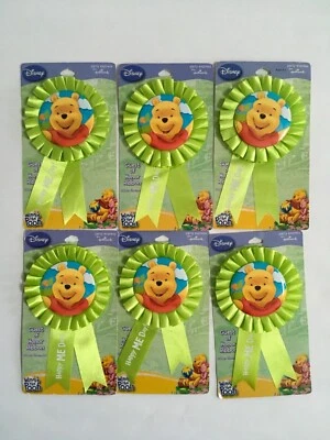 Lote de 12 WINNIE THE POOH INVITADO DE HONOR CINTA ~ Suministros de Fiesta de Cumpleaños Favores Foto 1 de 4