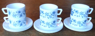 série de 6 tasses et sous tasses ARCOPAL  France Fleurs Bleu  vintage 70s - Image 1 of 4