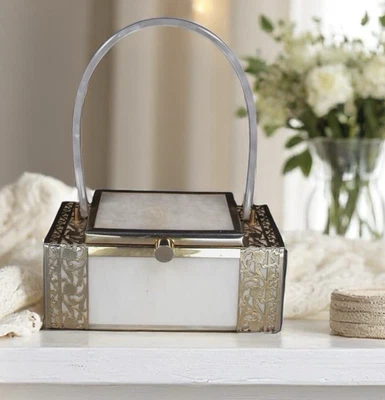 Bolso Lucite Vintage TYROLEAN NY Blanco Perla con Detalles de Filigrana de Latón -c1950s Foto 1 de 4