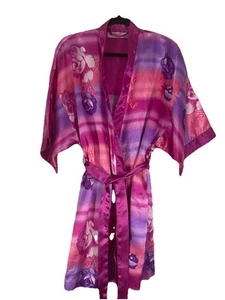 Bata kimono satinada floral rosa púrpura talla grande Contessa Di Roma para mujer - Imagen 1 de 9