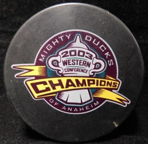 Disco de hockey de recuerdo Mighty Ducks of Anaheim 2003 de los campeones de la conferencia oeste - Imagen 1 de 2