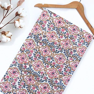 Por yarda 100 % algodón bloque a mano tela floral correr artesanía boho vestido tela - Imagen 1 de 9
