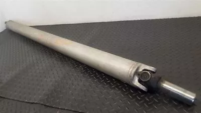 03-05 Chevrolet Express 2500 135 WB Rear Drive Shaft (MT1) OEM 15188165 - Image 1 of 4
