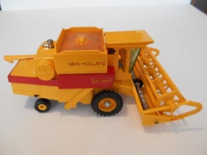 Britains 1:32 Scale New Holland TR85 Combine Harvester, #9575, Used, Action Reel - Picture 1 of 20
