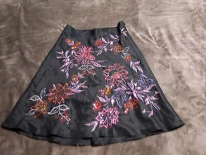 Anne Carson Floral Embroidered 100% Linen Skirt size 6 Light Weight,Comfort, EUC - Picture 1 of 10