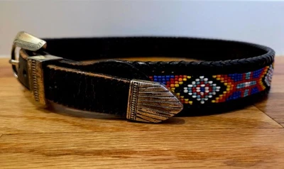 Cinturón de cuero negro vintage 1991 con cuentas de semillas plateado nativo occidental para niños Foto 1 de 4