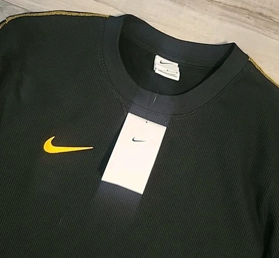 Nike Swoosh Camisa Térmica Para Hombres Mediana Tejido Gofre Vellón Negro Dorado NUEVO Foto 1 de 4
