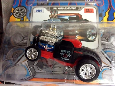 THE ORIGINAL MUSCLE MACHINES 1932 FORD ROADSTER  1/64 -  32 FORD STREET ROD - - Image 1 of 3