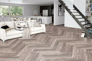 PREMIUM LVT CLICK FISCHGRÄT SPC HOLZBOHLE 6 MM INKL. UNTERLAGE. GREIGE EICHE - Bild 1 von 3