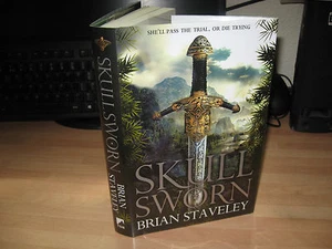 Brian Staveley - Skullsworn Signed Ltd Numbered 1st 51/150 Unhewn Throne trilogy - Bild 1 von 5