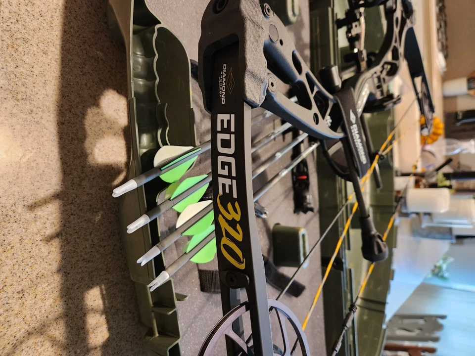 Diamante negro Bowtech Edge 320 apenas usado Foto 1 de 4