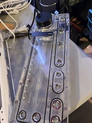 Alphacool Core Distro Plate 360 Left with VPP Pump - Image 1 of 3