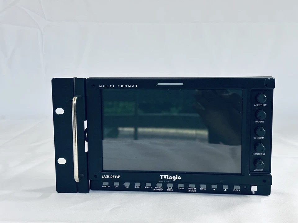 Monitor multiformato TVLogic LVM-071W HD LED 7" Foto 1 de 3