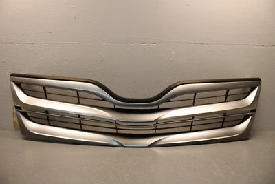 2013 2016 TOYOTA VENZA FRONT GRILLE - Image 1 of 4