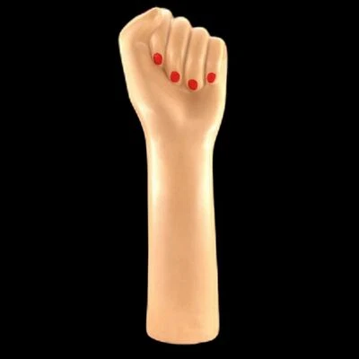 Jarrón de cerámica Girl Power de DOIY color desnudo uñas rojas base 12"L x 4,5"W x 2 3/4" Foto 1 de 4