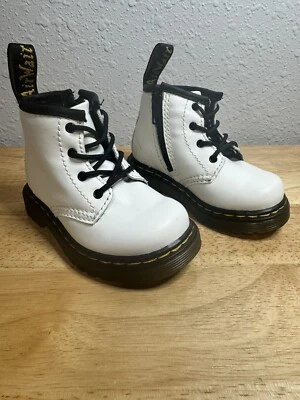 Dr. Martens ребенка ясельного возраста размер 5 в белой коже - Изображение 1 из 4
