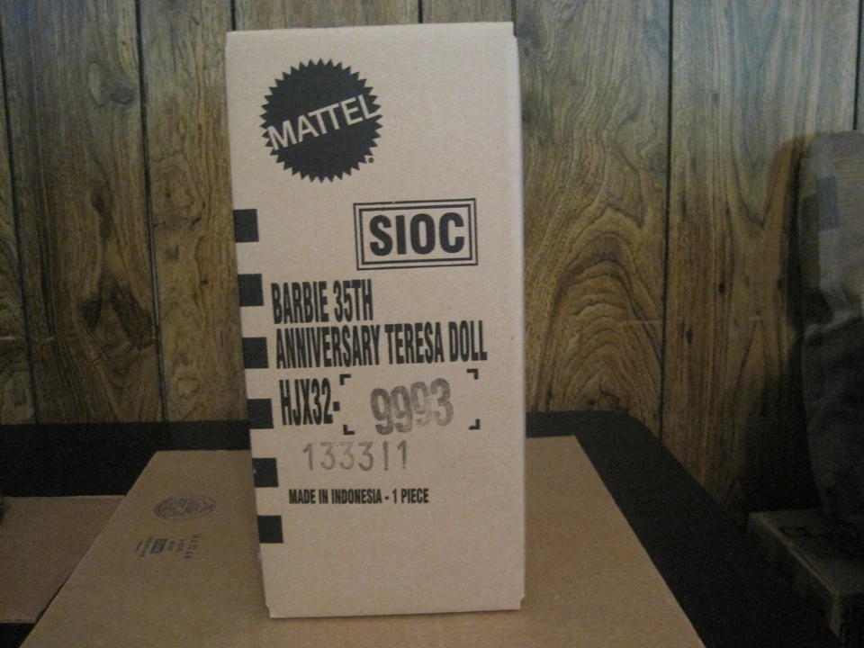 Barbie Signature 35th Anniversary Teresa Partial Fashion Outfit Only HJX32 Gold