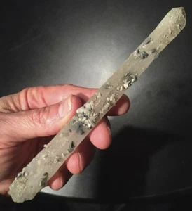 Quarz (frostig) taillierter Laser mit Scheibenhämatit - Bild 1 von 2