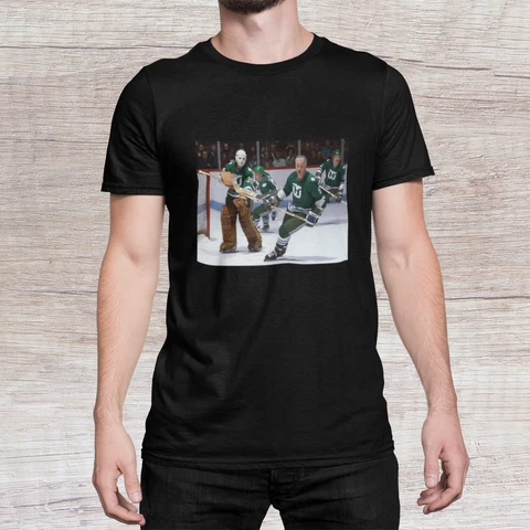 NHL 1980 Hartford Whalers Gordie Howe Game Action Graphic Printed T Shirt NWOT Cover