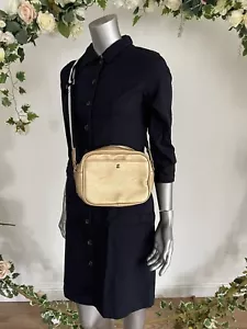 Borsa fotocamera JOULES Trent borsa a tracolla tracolla oro metallizzato NUOVA FREEPOST OC29 - Foto 1 di 19