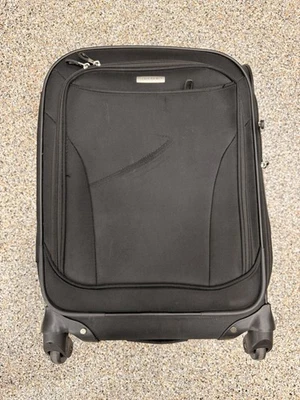 Samsonite 20 inch Softside Expandable Spinner Luggage Carry On Black Used - Image 1 of 4