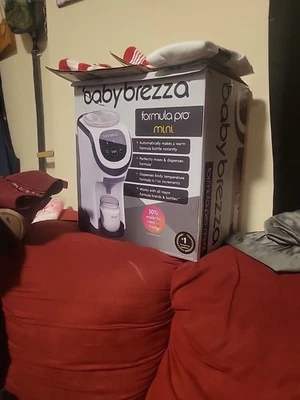 Mini fabricante Baby Brezza Formula Pro - blanco/negro (FRP0079) Foto 1 de 4