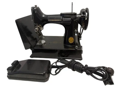 Máquina de coser Singer Featherweight 1947 modelo 221-1 3-110 motor y estuche funcionando Foto 1 de 4