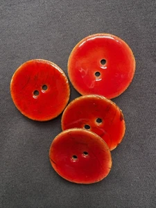 40 MM. 100% NATURAL COCONUT-SHELL BUTTONS WITH RED ENAMEL OVERLAY x 2 or 4 - Picture 1 of 3
